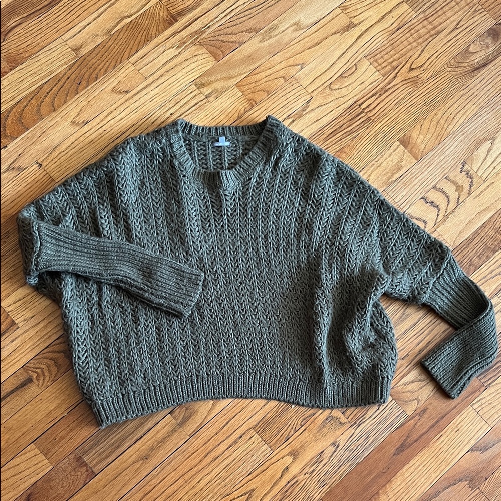 Charlotte Russe Textured Knit Sweater in Olive